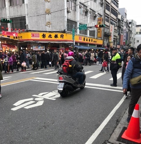 台北市迪化年貨大街開跑，警察局已加強周邊管制。   圖：警察局/提供