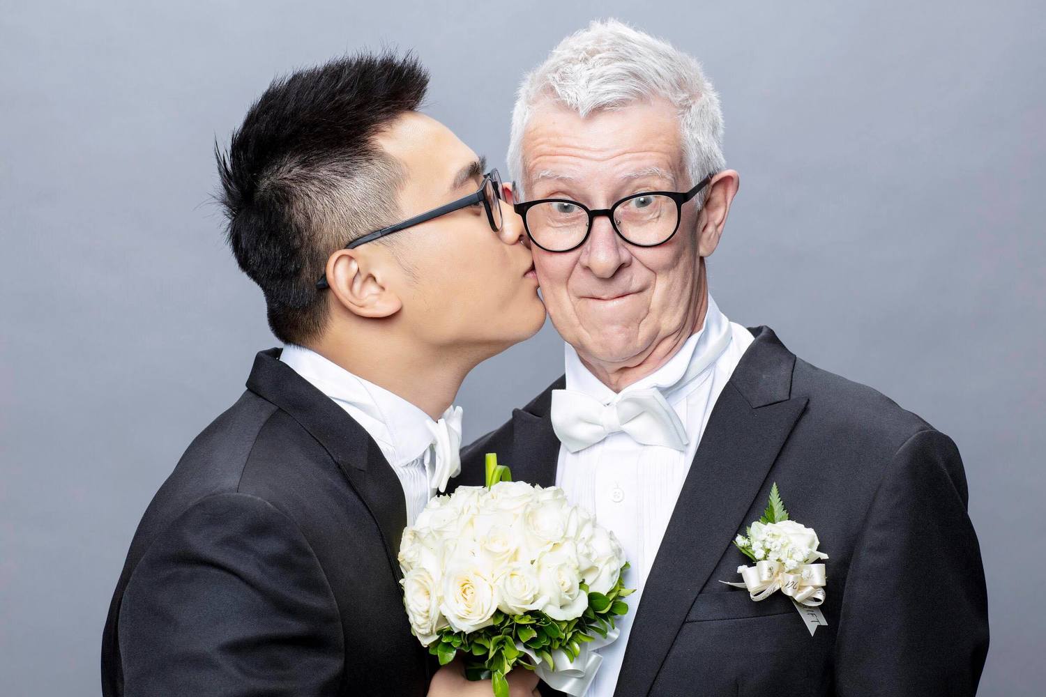 24 歲的苗栗青年趙守泉將要和 75 歲的英國老爹 Andy 在苗栗舉行婚禮，希望網友 16 日能給他們祝福。   圖／趙守泉提供