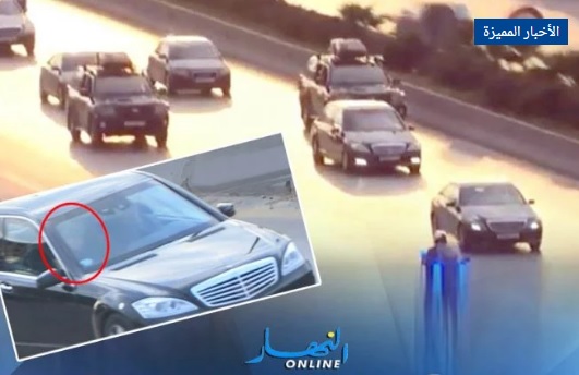 阿爾及利亞中風總統包特夫里卡（紅圈處）10日搭機返國，被Ennahar電視台拍攝到坐在車內畫面。   圖：翻攝自Ennahar News on line