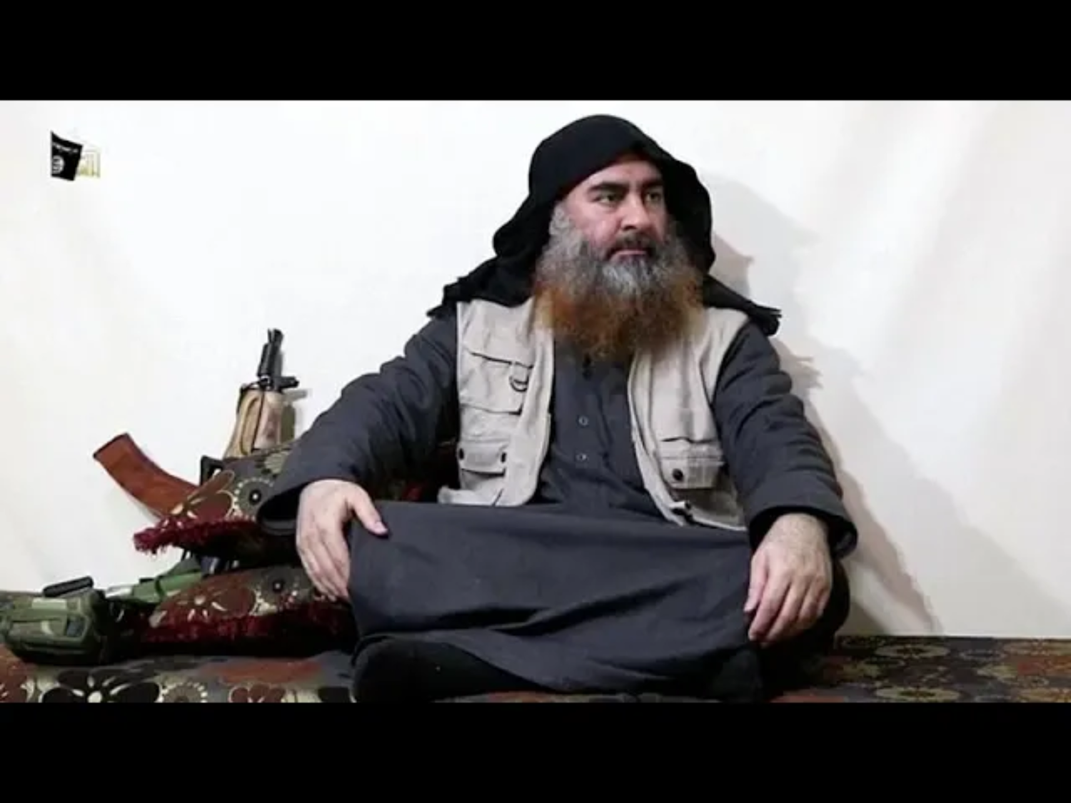 長期追蹤伊斯蘭國的賽德情報集團（SITE）和專研伊斯蘭國的伊拉克專家哈希米（Hisham al－Hashemi）都指認，片中男子就是巴格達迪。   圖：翻攝自Youtube