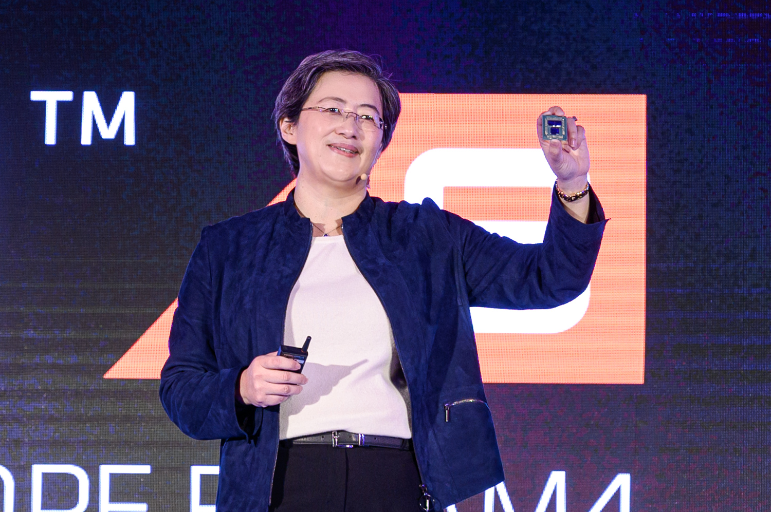 全球PC市場疲弱 AMD全年股價已挫32%! 華爾街仍具信心