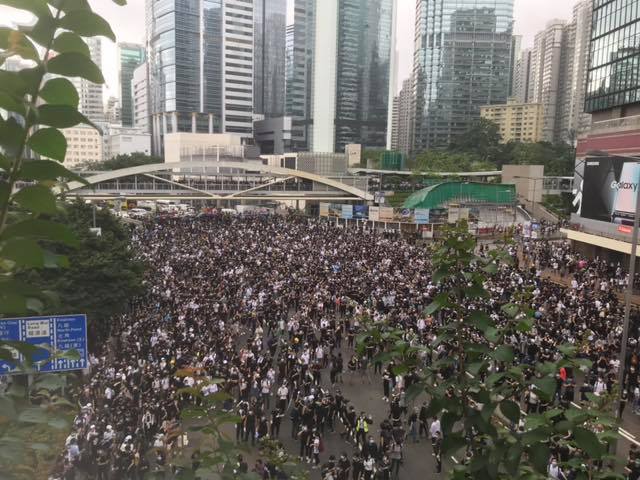 香港「反送中」運動越演越烈，規模已經超過5年前的雨傘運動。   圖：翻攝Kwok Ka Ki 郭家麒臉書