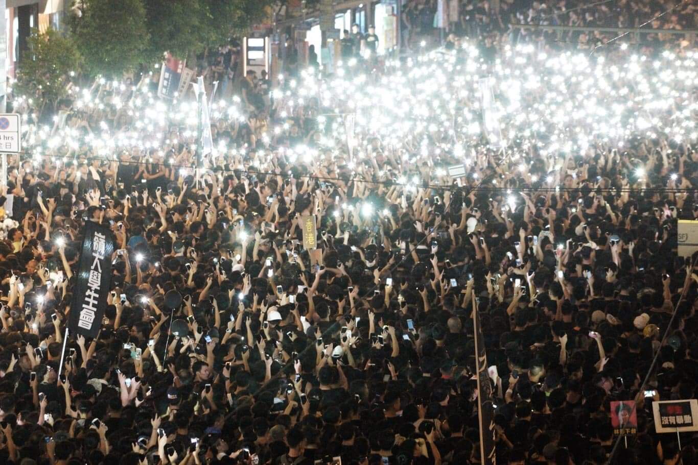 香港「反送中」黑色大遊行，引起外界高度關注，香港特首林鄭月娥於昨日晚間透過新聞稿致歉。   圖：張良一/攝