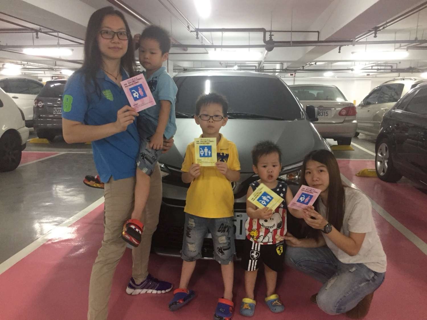 國健署呼籲，即使開車臨停片刻，也不要獨留小孩於後座。   圖：取自新竹市政府官網