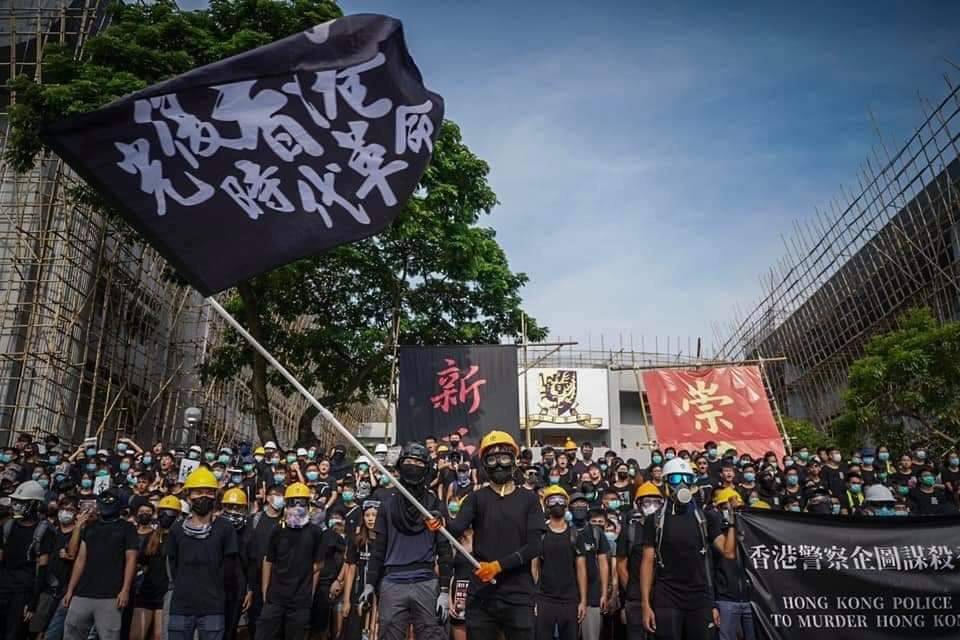 香港反送中運動持續延燒，特區政府把衝突焦點放在大學，選擇先從世代菁英下手。   圖：翻攝自桑普臉書（資料照）