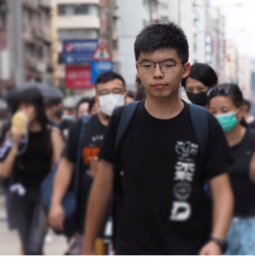 香港學運領袖黃之鋒傳出30日一早在地鐵站被捕，震驚全港。   圖：翻攝自黃之鋒臉書