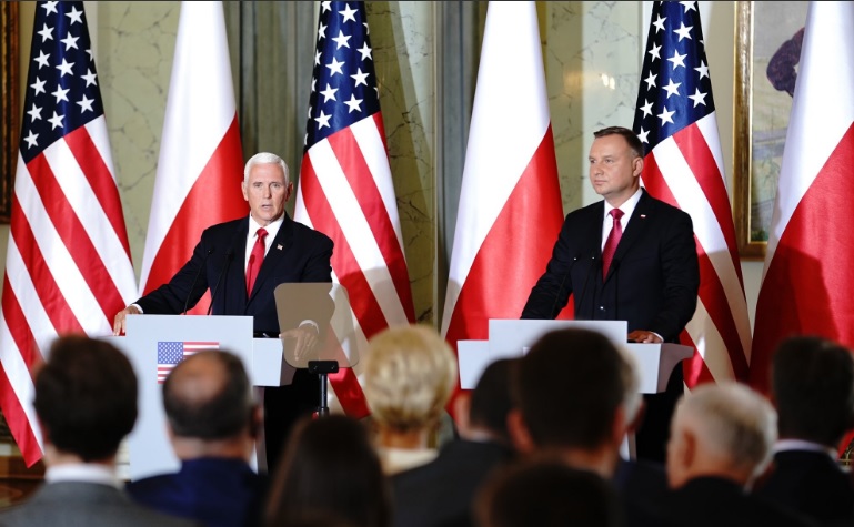 美國副總統彭斯（左）與波蘭總統杜達。   圖：翻攝Mike Pence推特