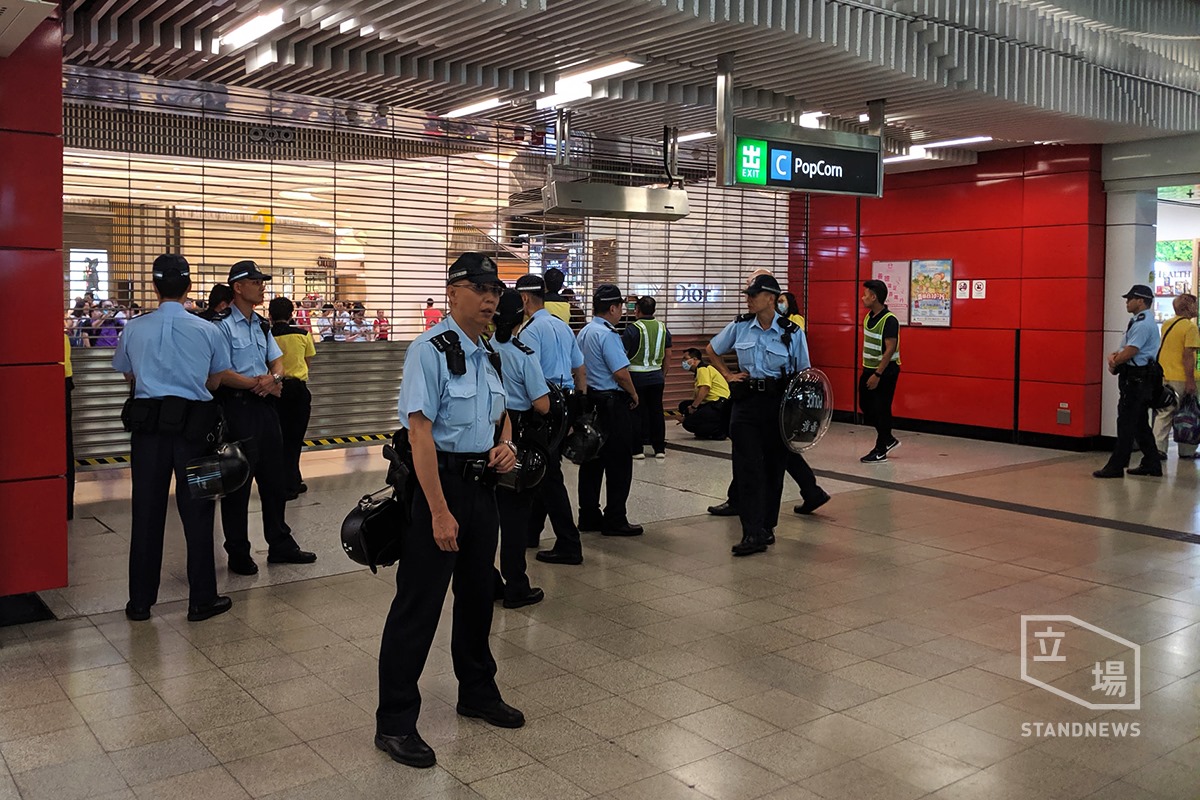 香港交通受到示威活動影響，港鐵已關閉觀塘、旺角等8個車站。輕鐵則已全線關閉，包括連接香港和廣東的直通車也取消多個班次列車。   圖：擷取自立場新聞臉書