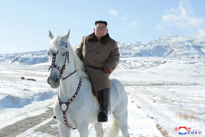 胖白馬王子又來了 北韓美國對話期限近金正恩騎戰馬登白頭山 國際 新頭殼newtalk
