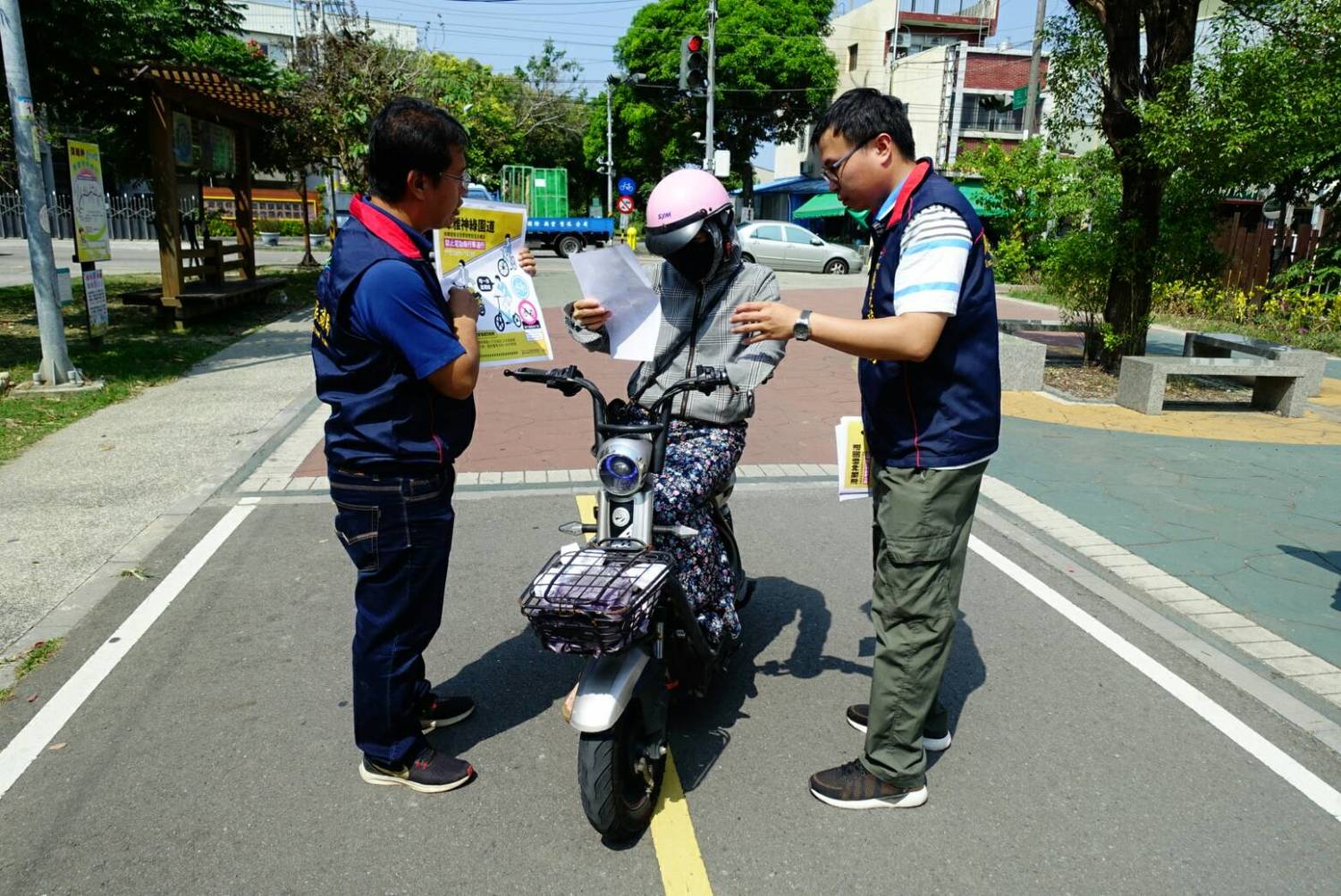 從11月1日起，於台中潭雅神綠園道騎乘電動自行車將會被取締開罰。   圖：台中觀旅局／提供