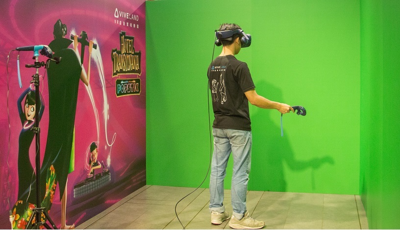 VIVELAND特別規劃MR綠幕混合實境遊戲體驗區，讓觀展民眾體驗超動感的VR音樂節奏遊戲。   圖：三創／提供