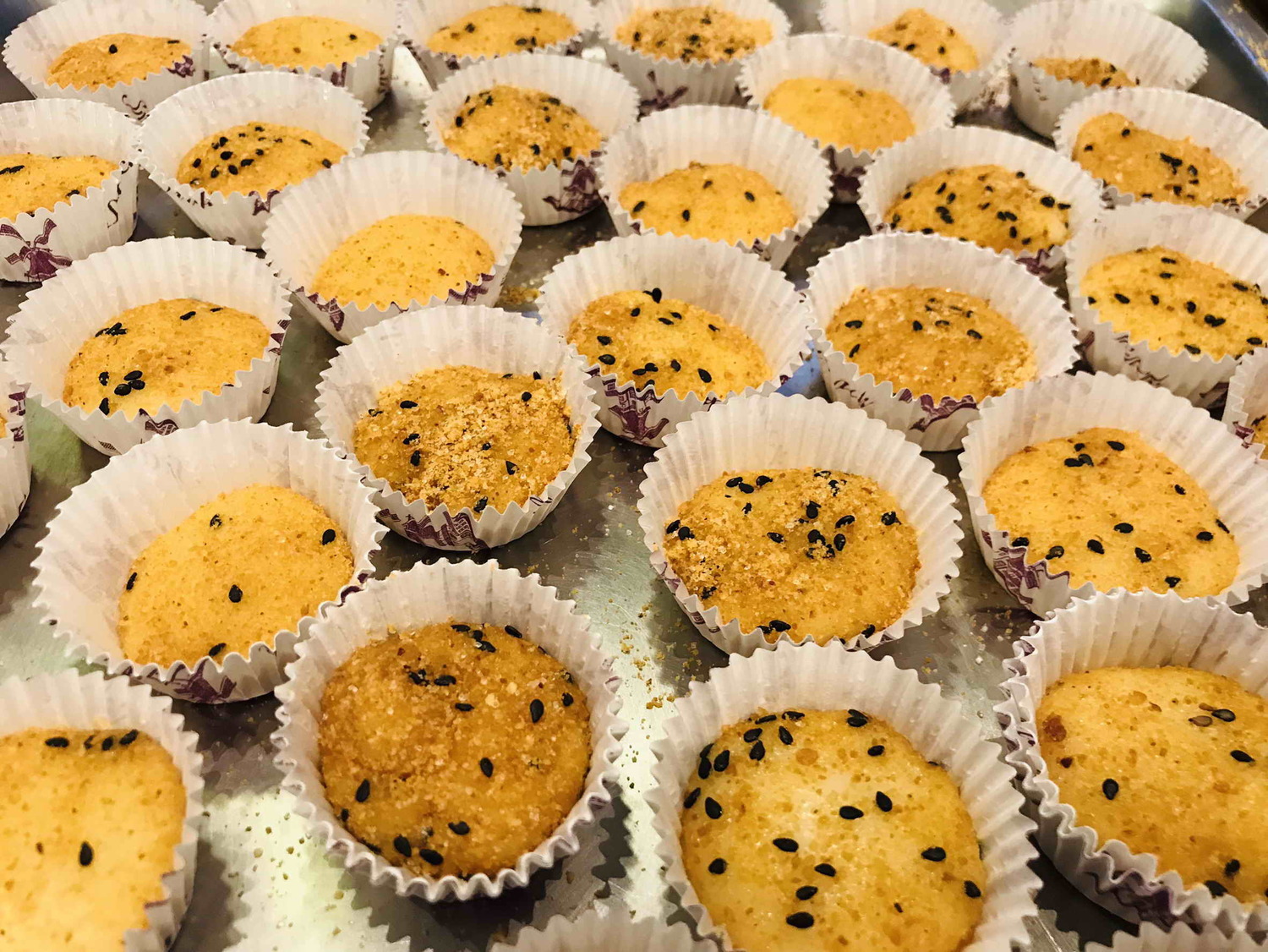 「『就』事『職』得-108年職訓成果展」活動，可免費品嚐各式小吃。   圖：王峻昌/攝 