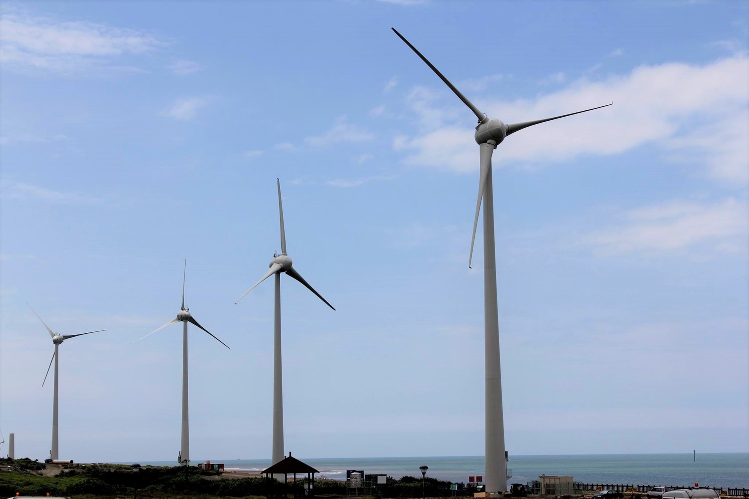 謝金河表示，從太陽能，離岸風力發電，一定會走向儲能，儲電的產業，慢慢可以看出這會是台灣下一個兆元產業」。（示意圖）   圖：翻攝自經濟部風力發電單一服務窗口臉書（資料照片）