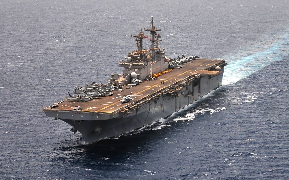 兩棲攻擊艦拳師號領軍出動 美增派數千部隊趕赴中東