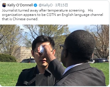 中國央視記者（左）3度量體溫都過高，被拒於白宮門外。   圖：翻攝自Kelly O'Donnell推特