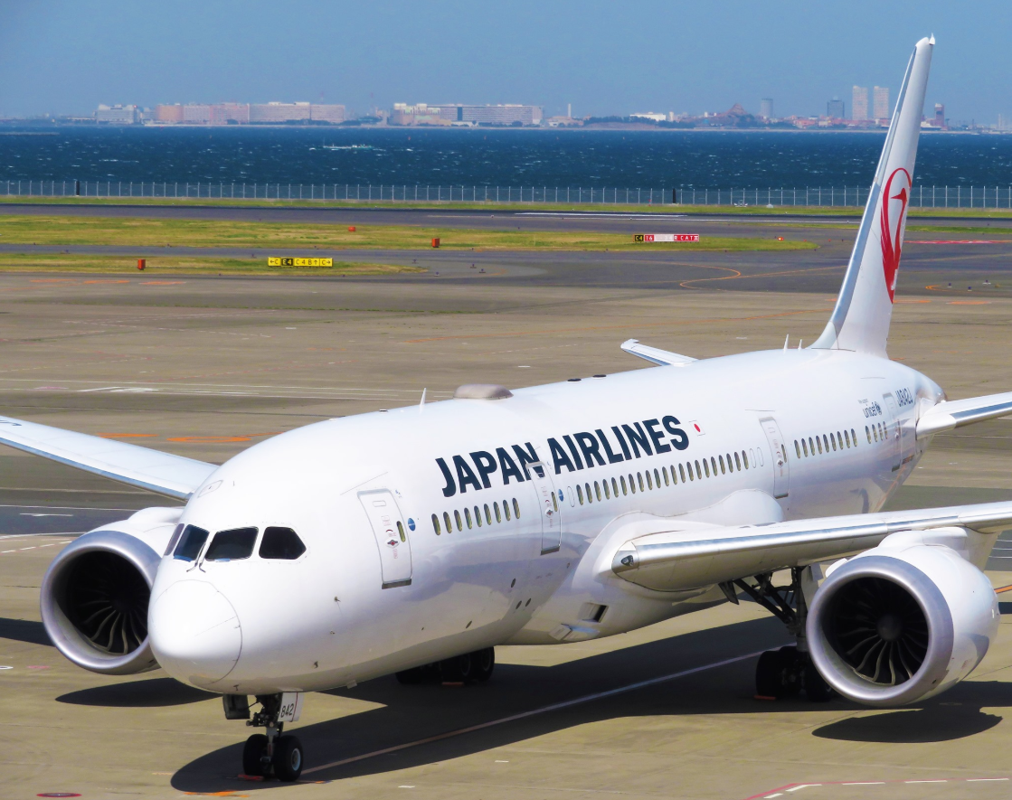 日本航空6月份僅剩桃園、高雄至成田航線飛行，且大砍航班數。(圖為日本航空示意圖)   圖：翻攝自Japan Airlines臉書