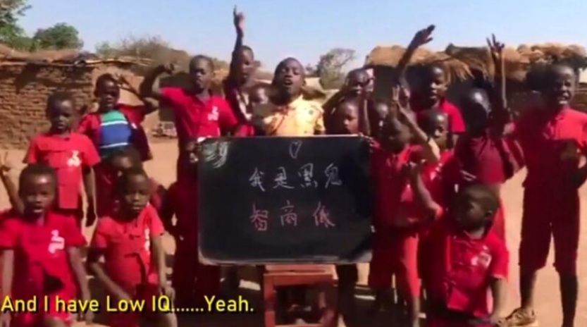 中國人騙非洲兒童喊｢我是黑鬼智商低｣在尚比亞落網 馬拉威要引渡他