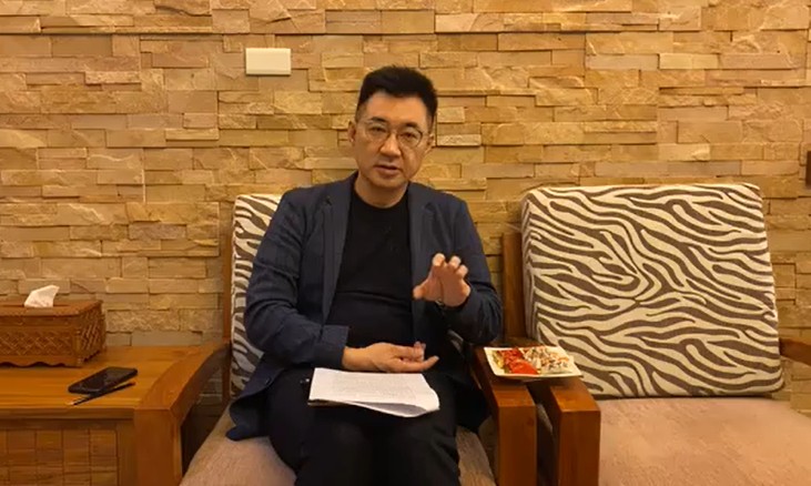 Jiang Qichen yelled at President Tsai Ing-wen during the Facebook live broadcast, emphasizing that during the prevention of the epidemic, the public was not happy to see the social struggle of the opposition and political parties. Image: Flip Jiang Qichen's Facebook