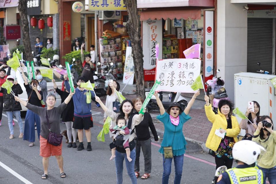 早 在 2020 總統 大選 前 ， 美國 皮尤 研究 中心 就 對 台灣 民眾 進行 調查 ， 發現 民眾 認同 自己 是 台灣 人 比例 相當 高。 圖 ： 翻 攝 自 蔡英文 臉 書