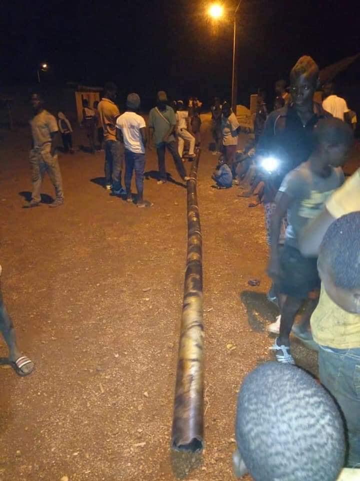 Harvard astrophysicists say a 12-meter-long metal object fell in a local village in Ivory Coast. Image: Summary on the Twitter of Jonathan McDowell