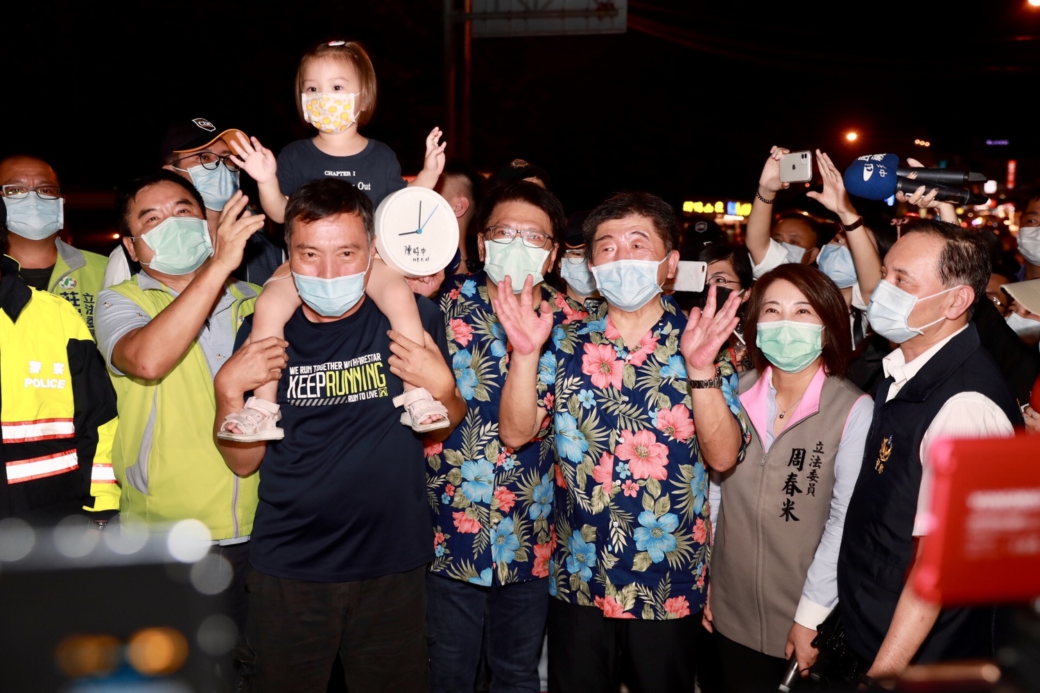 民眾攜家帶眷替陳時中加油打氣,現場高喊「阿中部長我愛你」。 圖:中央流行疫情指揮中心 提供