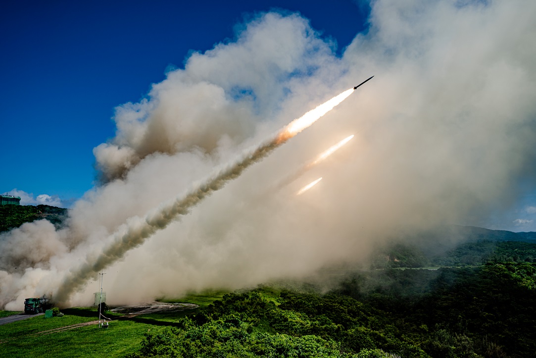 日前在屏東九鵬基地的國軍「天馬、雷霆、神弓」飛彈射擊操演。（示意圖）   圖：國防部提供
