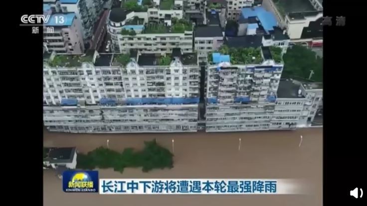 長江中下游22日起至25日遭遇今年入汛以来最強降雨，暴雨將橫掃10省市區。   圖：翻攝央視