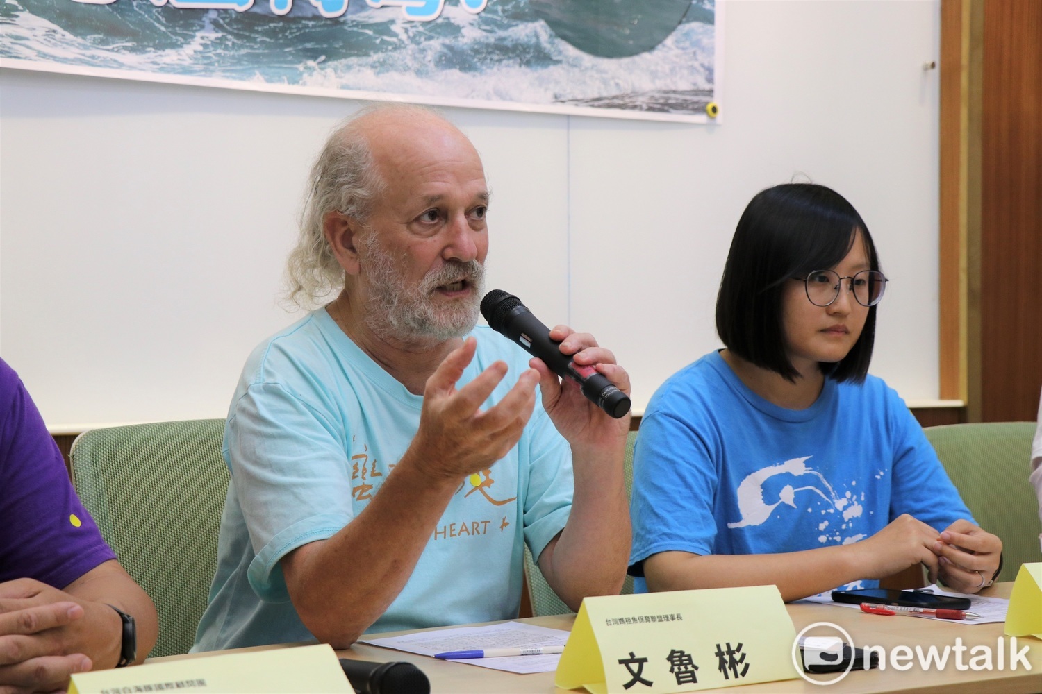 台灣媽祖魚保育聯盟理事長文魯彬指出，就算海洋環境品質維持現狀，台灣白海豚還是會逐漸走向滅亡。   圖：謝孟華/攝