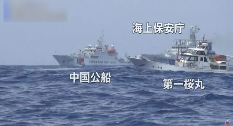 中國海警船與日本海上保安廳船隻多次在釣魚台海域對峙。(資料照片)   圖：翻攝自微信公眾號「雞湯度眾生」