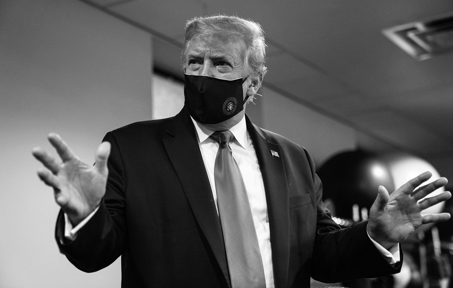 美國總統川普在推特上宣導戴口罩對抗武漢肺炎那「看不見的中國病毒」，稱自己最愛國。   圖：翻攝自川普推特