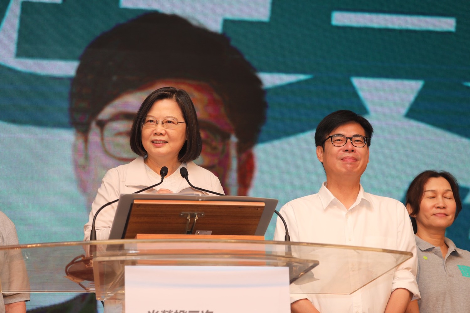 總統蔡英文(左)首度陳其邁市長補選站台。   圖：陳其邁競辦/提供