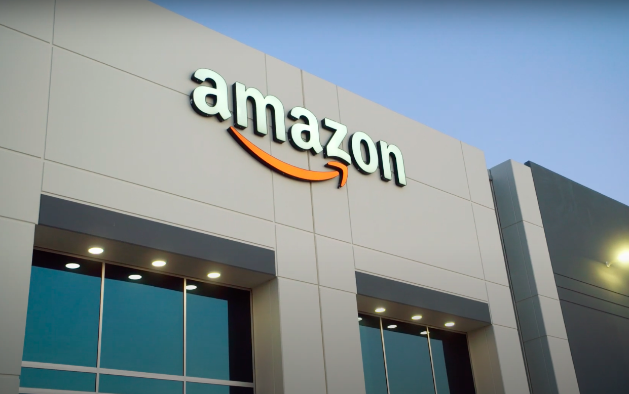 亞馬遜旗下品牌AmazonBasics被爆出電子產品含有「潛在的危險」。   圖：擷取自Amazon Youtube