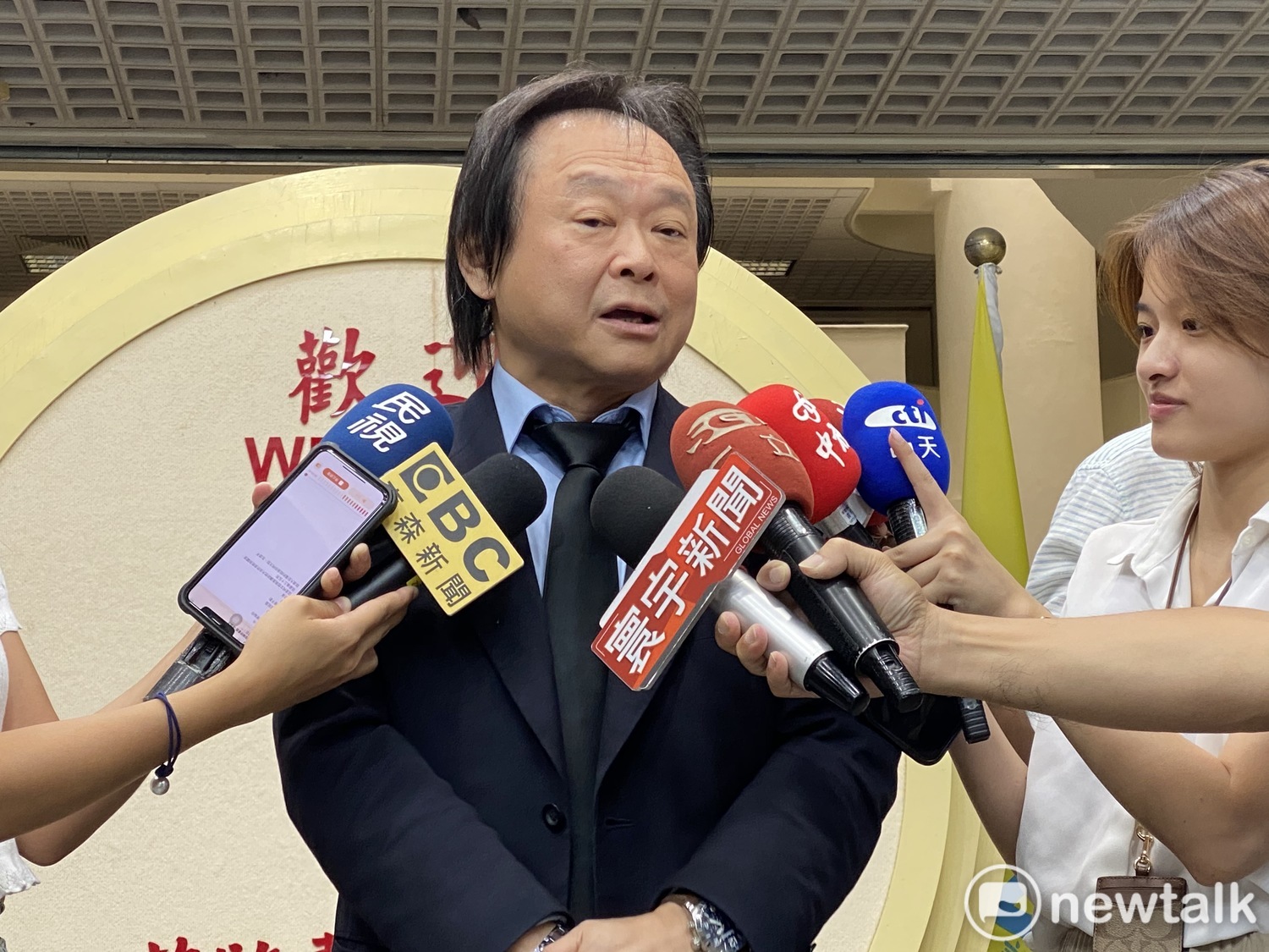 高嘉瑜推薦他選台北市長  王世堅驚呆了：她不唱歌開始練笑話