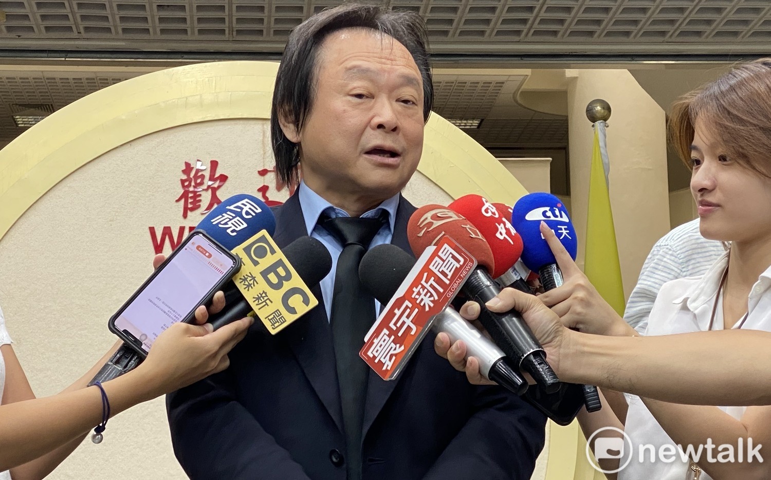 高嘉瑜推薦他選台北市長  王世堅驚呆了：她不唱歌開始練笑話 | 政治 |
