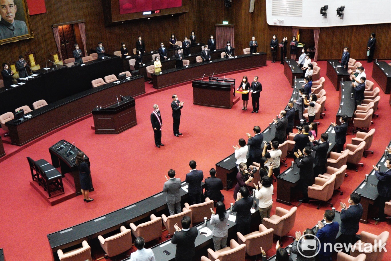 You Xikun presented Wei Deqi's memories.  Image: Zhang Liangyi / Photo