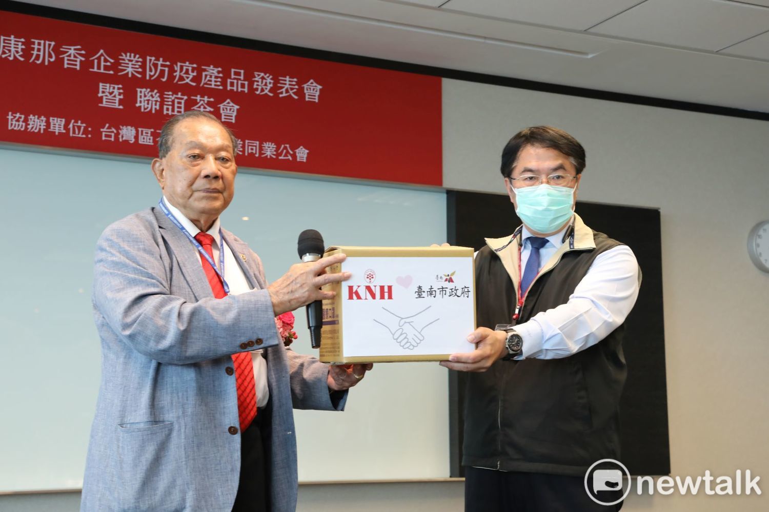 康那香發表高速口罩機黃偉哲讚 口罩機界的法拉利 政治 新頭殼newtalk