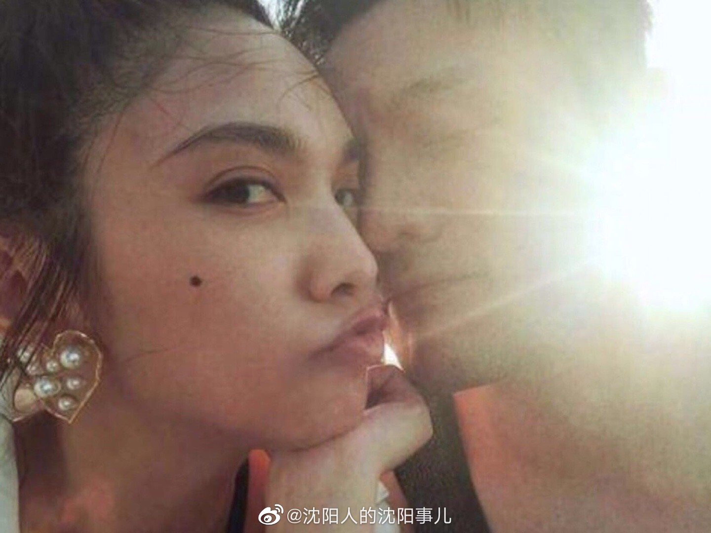 楊丞琳(左)與李榮浩(右)婚後感情越加甜蜜。   圖：翻攝微博