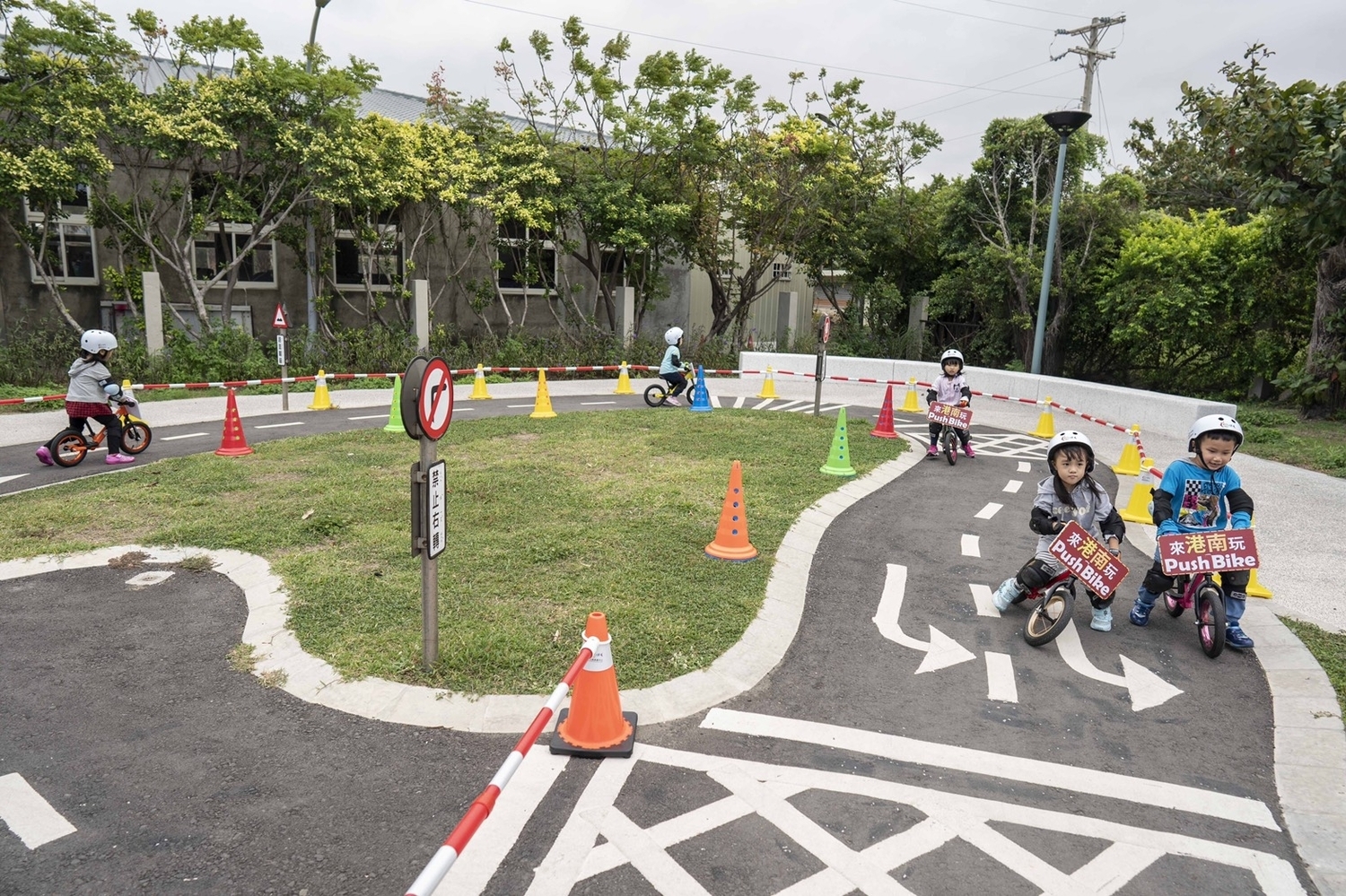 [情報] 免費單車導覽！17公里新竹海岸線親子同騎