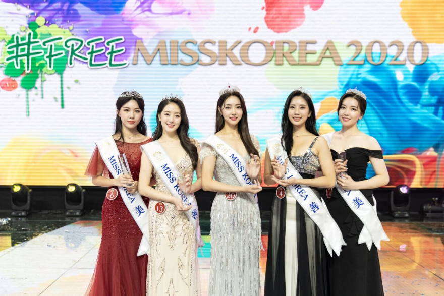 今年韓國小姐選美賽選出一名冠軍、兩名亞軍與兩名季軍，其中獲獎者最小僅19歲。   圖：翻攝自環球網