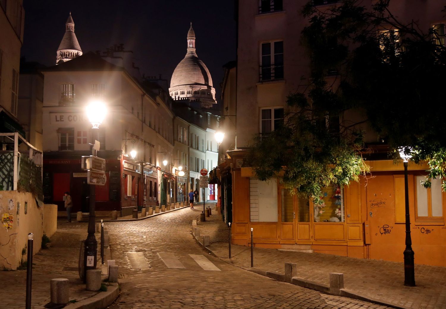 The streets of Montmartre, where tourists weaved in the past, have become extremely deserted.Photo: Image by Dazhi / Associated Press