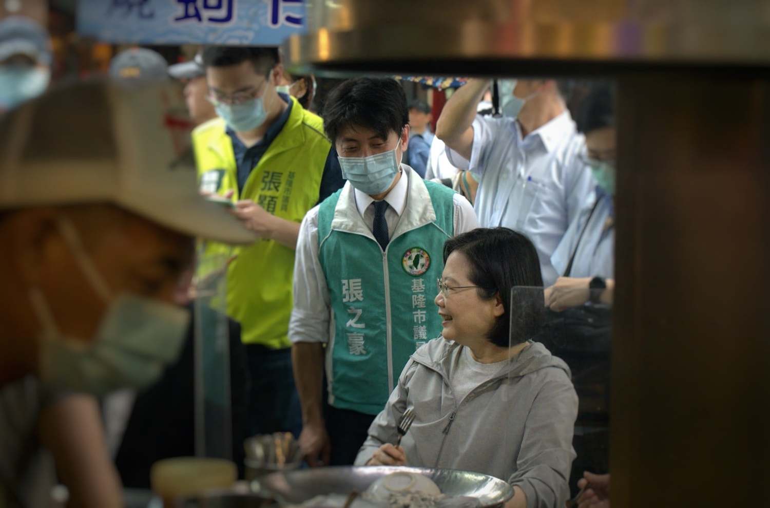 Keelung City Councilor Zhang Zhihao of the Democratic Progressive Party asked netizens to upload photos of the breakfast to the internet, asking everyone to 