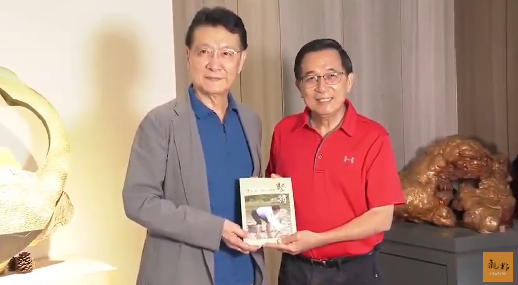 資深媒體人趙少康（左）日前前往台南拜訪陳水扁（右），兩人上演「世紀大和解」，一見面就暢談近２小時。   圖：擷取自趙少康Youtube頻道影片