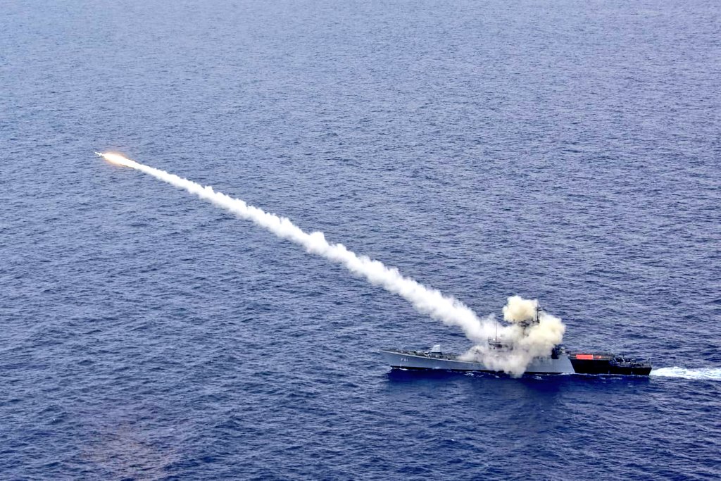 印軍成功發射布拉莫斯超音速巡航導彈，擊中目標。   圖：翻攝自印度軍方推特