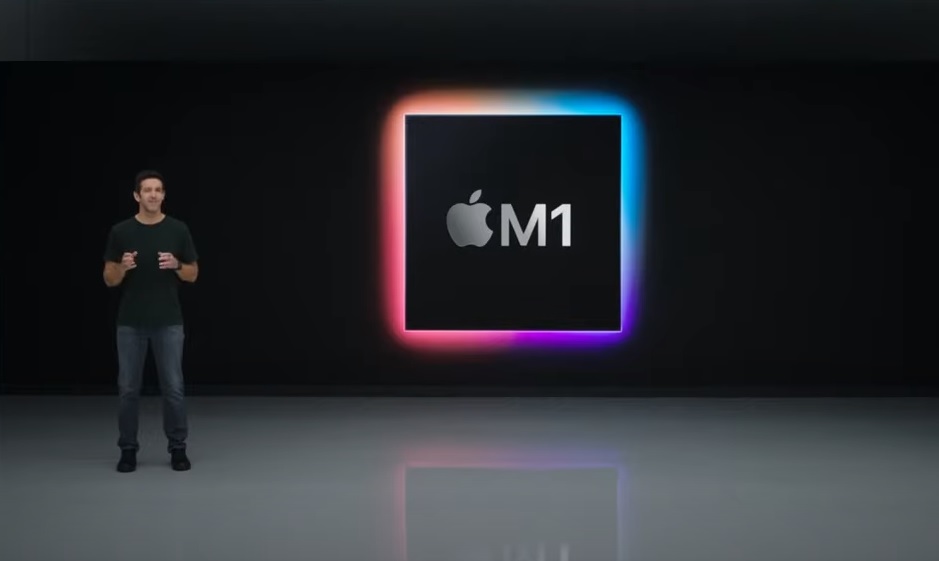蘋果上個月發表搭載自家處理器「M1」的Mac系列電腦，預計明年推出新一代效能更強的晶片。   圖：取自蘋果直播影片