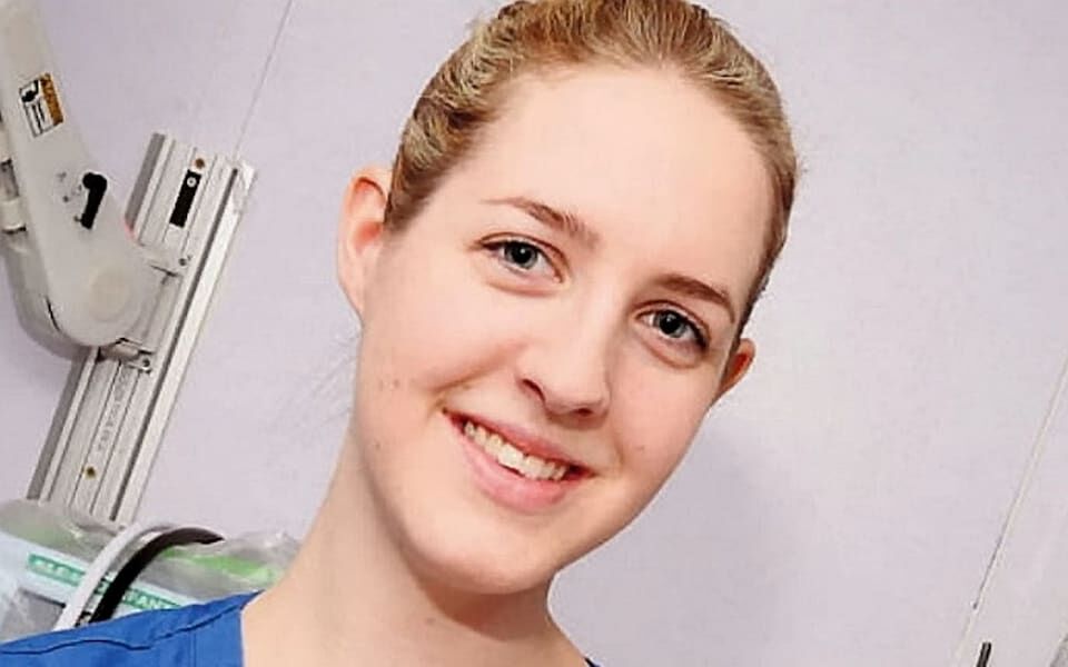 英國30歲的前護理師露西．萊特比於當地時間10日因涉嫌謀殺嬰兒被捕，被控8項謀殺罪和10項謀殺未遂罪。   圖：翻攝自環球網