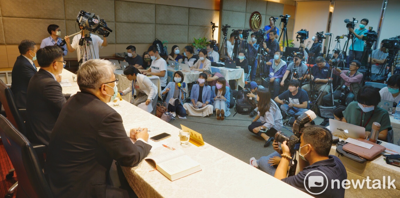 Zhongtian's license replacement case, which is of great concern to the outside world, was unanimously rejected by the National Communications Commission (NCC) today (18) with a 7: 0 vote, and the photos will not be renewed.  NCC held an explanatory press conference in the afternoon, and there were many media outlets in place and quite congested.Picture: Zhang Liangyi / Photo