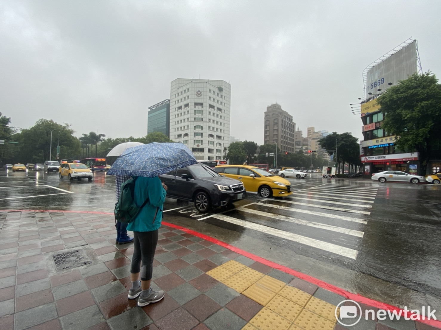 北台灣清晨偏涼約16度  北部、東半部有短暫雨