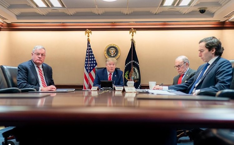 Miyazaki said that Trump (second from left) will not give Biden a chance to reverse the important decisions made during his tenure, and will visit Taiwan in an instant.  Image: Flip shot of the White House IG