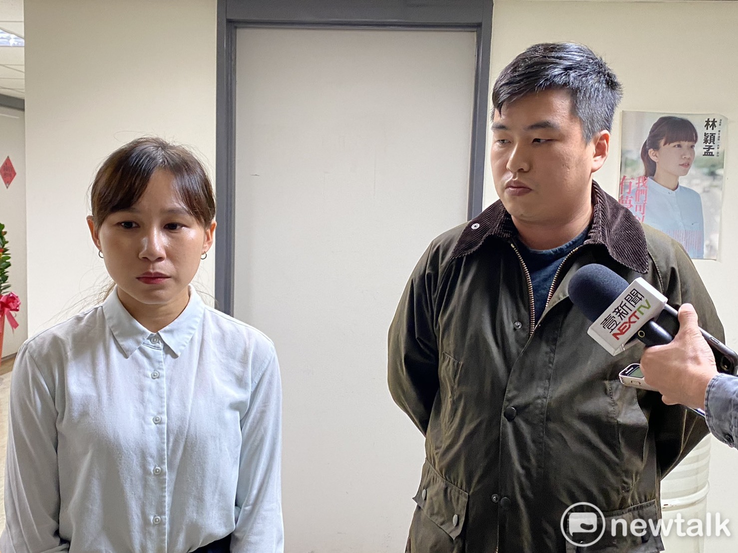 Lin Yingmeng's office director Wu Xiangjun (left) and Lin Jiayu (right) Image: Zhou Xuanhui / photo