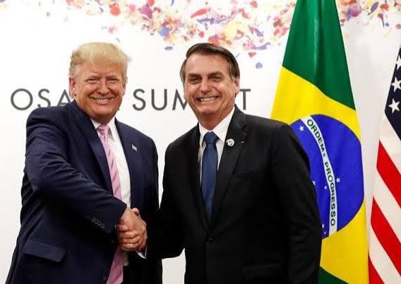 巴西總統波索納洛（右）對美國大選的態度和美國總統川普（左）相同。   圖：翻攝自波索納洛臉書(photo:NewTalk)